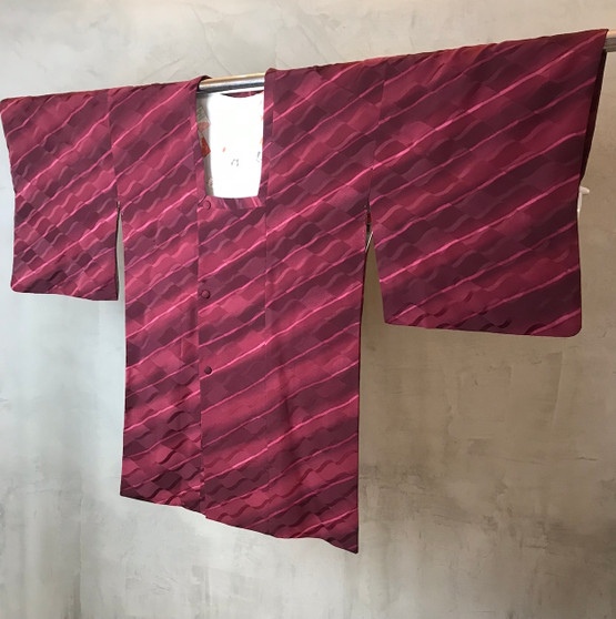 Kimono Japonês em Tons Púrpura com Print  Abstracto