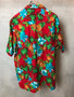 Hawaiian Shirt Vermelha com Hibiscos e Ananases