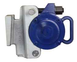 Arnold Dual Roller Pneumatic Roller Railcar Vibrator with Handle and Wedge Bracket; Max Working Force of 8100 lbs at 90 PSI