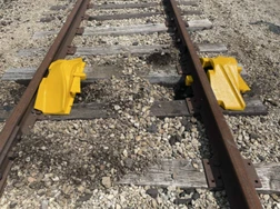 Aldon 4018-04 Burlington Style Freight Car Rerailer, Inside and Outside option