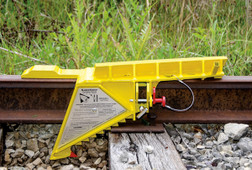 Aldon 4014-06/7-S SaberTooth Portable Locomotive Derail