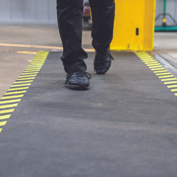 SpillTech NRT100S-HV Floor Grabber Black/Yellow Safety Edges Polypropylene/Adhesive Backing Hi-Viz High-Traffic Mat - 1 Pack