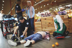 Philips M5066A HeartStart OnSite AED in use