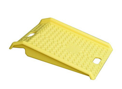 Justrite 1794 1000lb Yellow Curb Ramp - Each