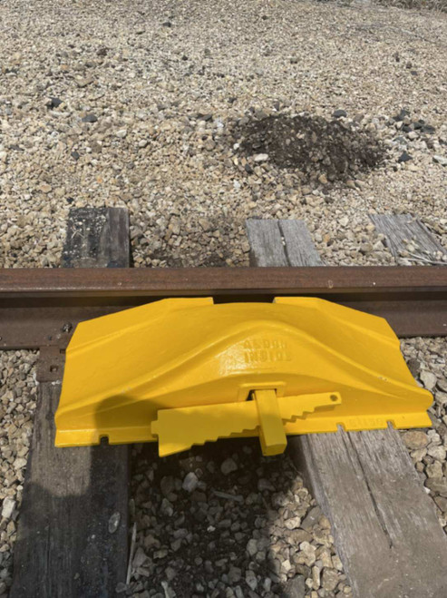 Aldon 4018-04 Burlington Style Freight Car Rerailer, Inside and Outside option