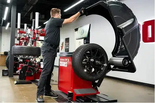 Coats ProBalance E900 Diagnostic Wheel Balancer w/ Wheel Lift & Pin Plate Kit