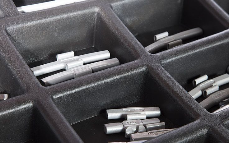 Ranger DST-2420 Wheel Balancer / 36 mm Shaft / 30" Maximum Wheel Diameter Capacity - Yellow/Gray