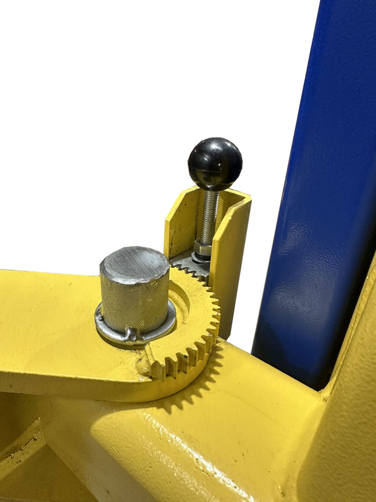 Tuxedo TP9KSCX gear-type lock-release mechanism close-up on arm pivot joint