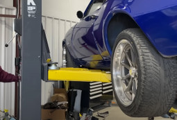 Bendpak 10AP 10,000‐lb. Capacity ALI Certified / Adaptable Clearfloor / Adjustable Width / Screw Pads / 145" O.A. Height