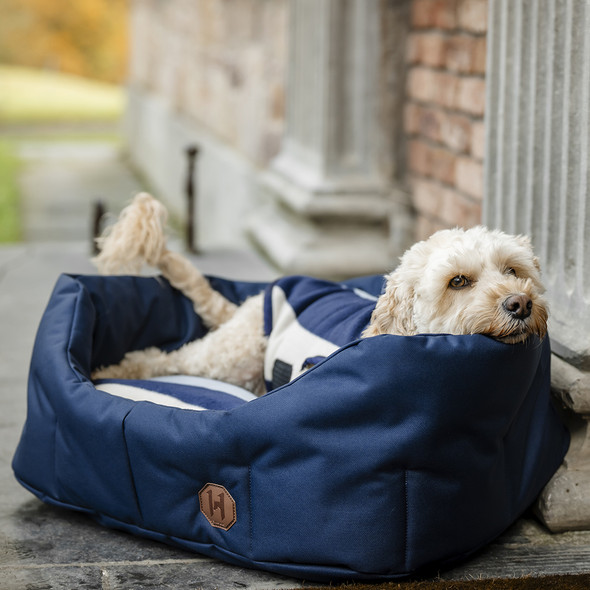 Horseware Newmarket Dog Bed, Witney Navy. Horseware Newmarket Dog Bed, Witney Navy.