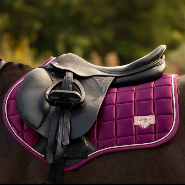 LeMieux Loire Classic Close Contact Square Pad, Blackberry.