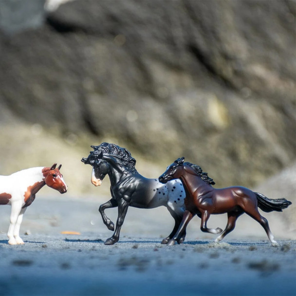 Breyer Stablemates Mystery Horse Surprise: Exquisite Equines.