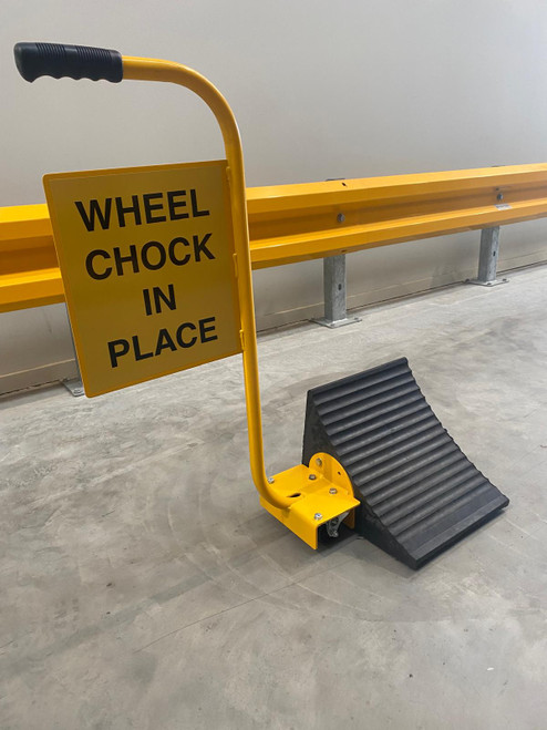 Wheel Chock 300x320x260mm & Handle 895mm