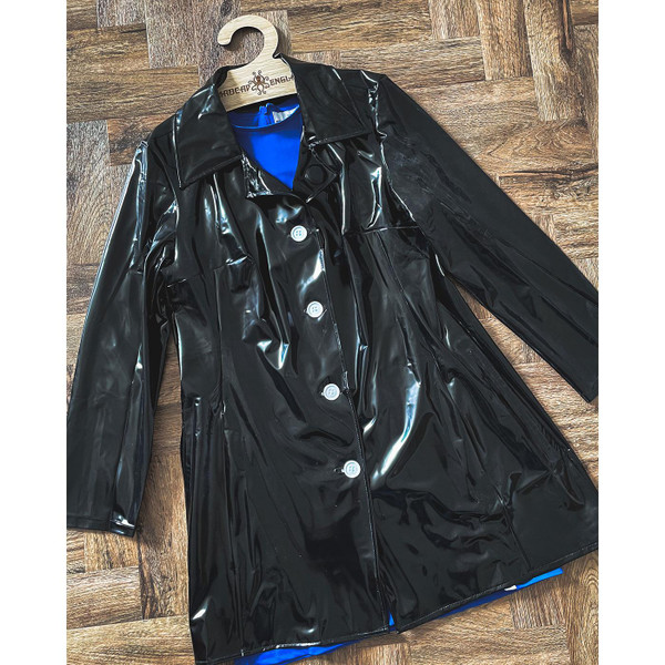 Madcap England Women's Retro 1960s Sixties Style Plastic Mac Raincoat in Black with white buttons