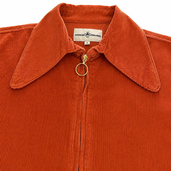 Close up on the beagle collar on the Ziggy cord shirt jacket in Cinnamon Stick