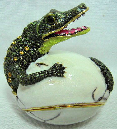 Jeweled "Gator Egg" Box 2 3/4"