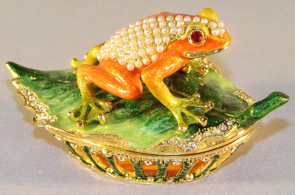 Jeweled "Frog On Leaf" Box 3 1/4"