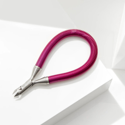 Tweezerman Grip And Snip Spiral Spring Cuticle Snipper