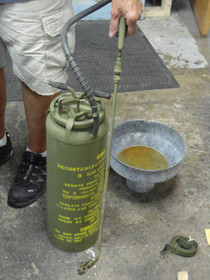 US Army M1 3-Gallon Decontaminating Apparatus