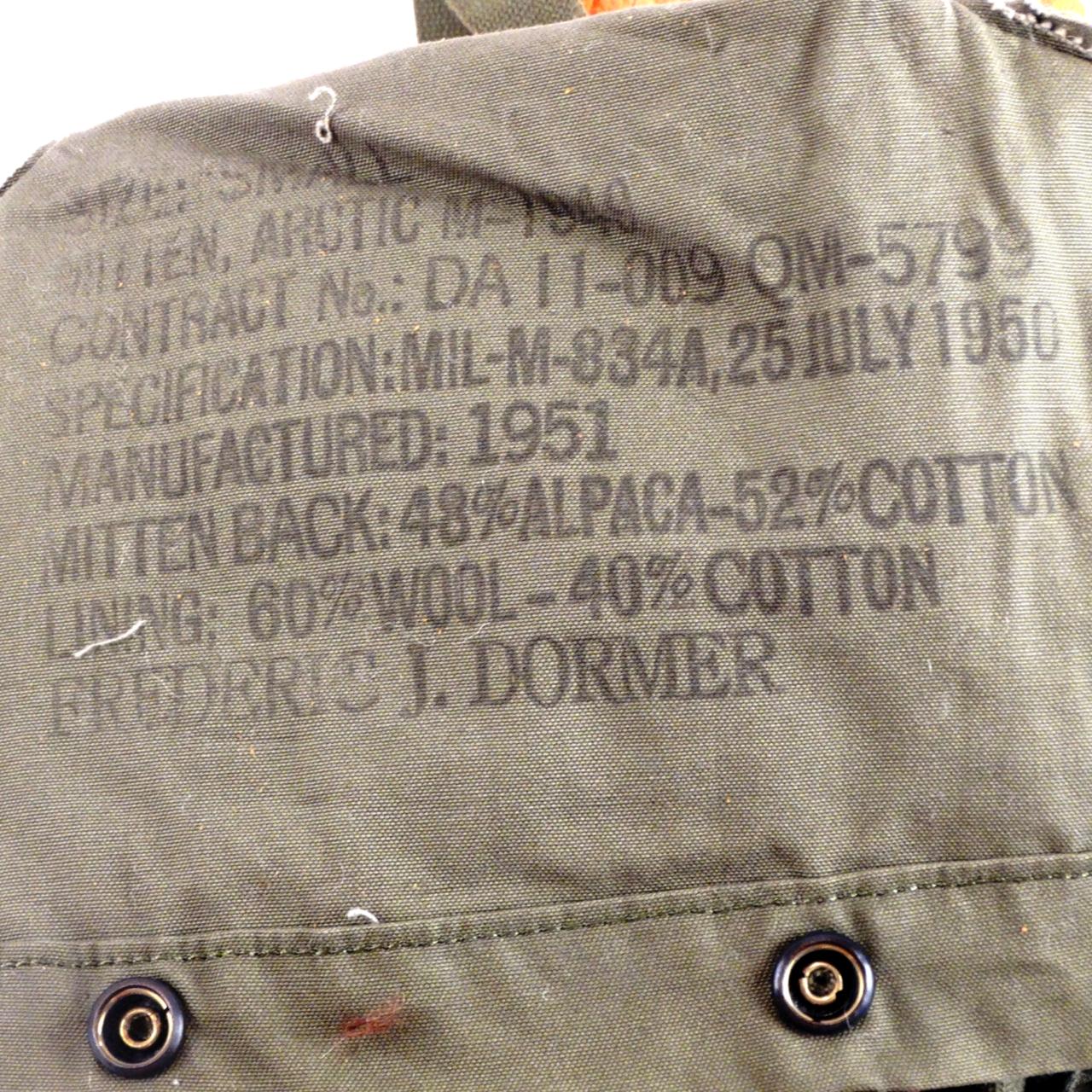 Army Arctic Mittens - label