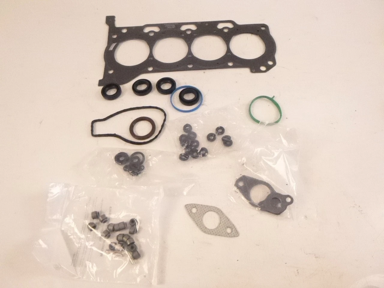 Felpro Headgasket Kit for Toyota Prius 2010-2015 / Prius V/ Lexus CT200h