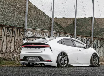 ヴェサリウス　パラレル Toyota Prius 2023-2026 Rear Wing