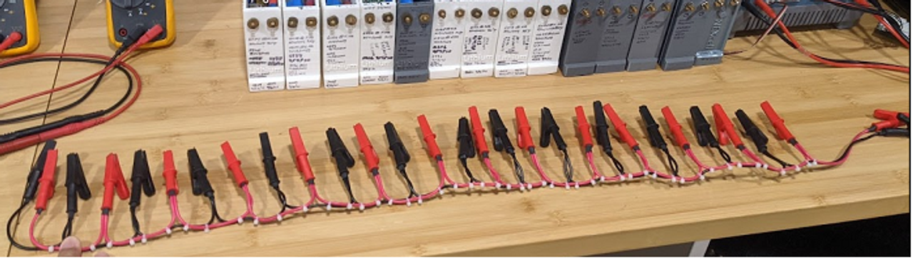 Voltage equalizer for balancing Hybrid Batteries - Version 2.0