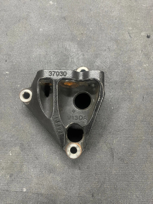 10-15 Toyota Prius/ Lexus CT200h 1.8L Right Passenger Engine Motor Mount Bracket