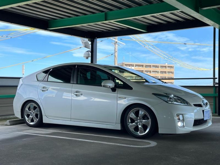 Discover the VSQ08-M1AS3 Tein RX1 Lowering Coilovers, designed specifically for the 2010-2015 Toyota Prius. Enhance your ride's performance and style today.