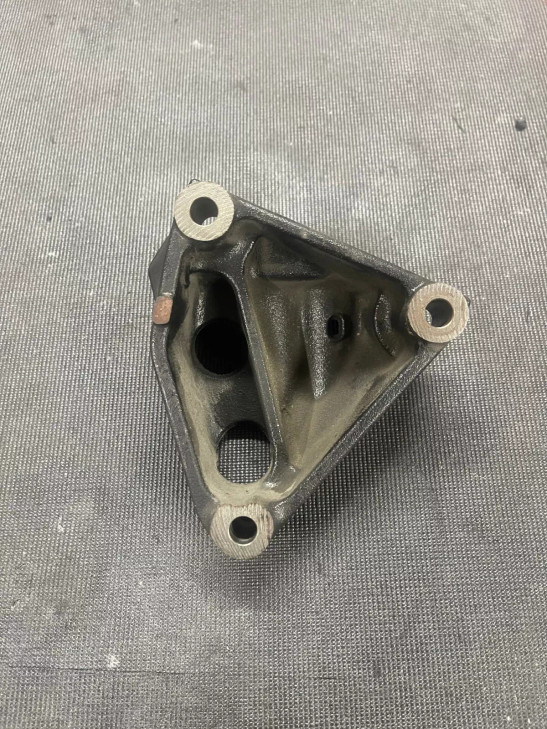 10-15 Toyota Prius/ Lexus CT200h 1.8L Right Passenger Engine Motor Mount Bracket