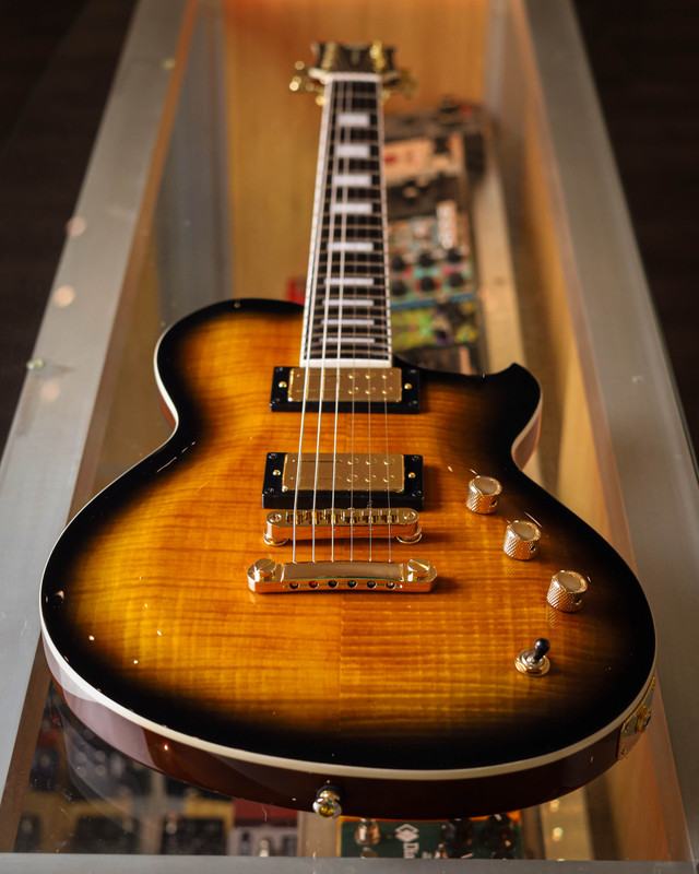 Reverend Roundhouse RA Flame Maple Coffee Curst