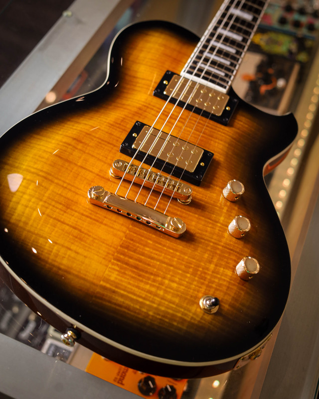 Reverend Roundhouse RA Flame Maple Coffee Curst