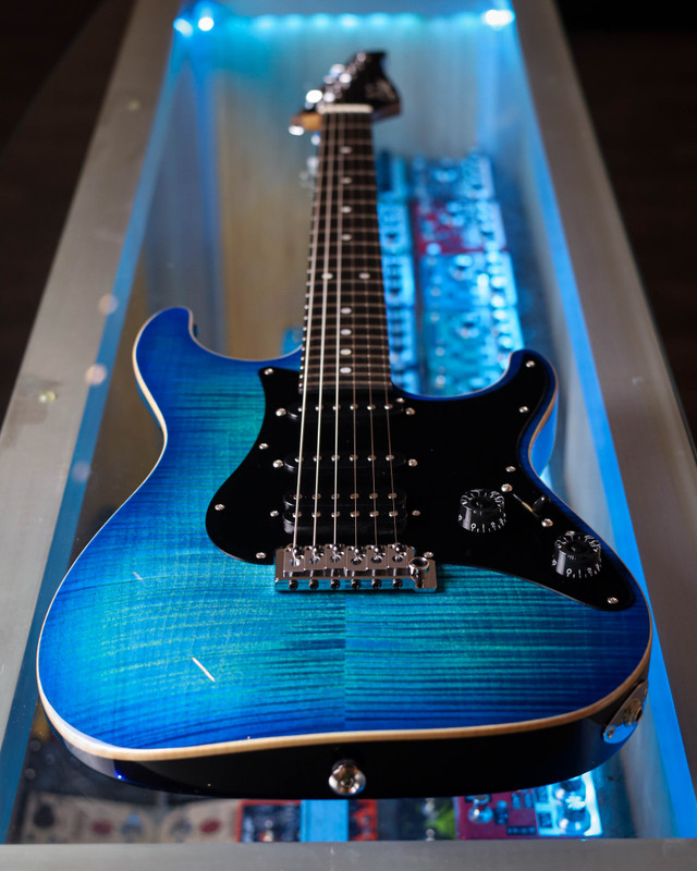 Suhr Standard Custom - Aqua Blue Burst