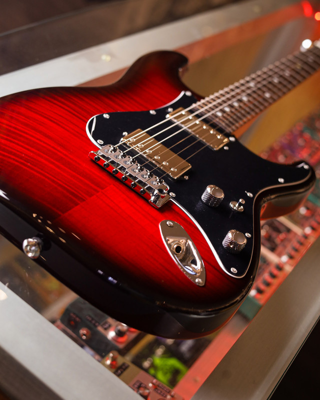 Suhr Classic S Custom - Trans Red Burst