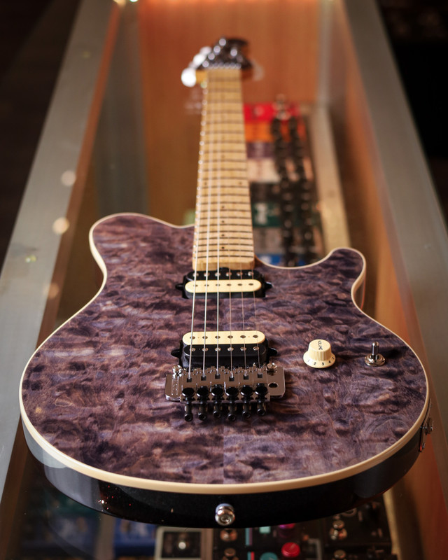 Ernie Ball Axis 30th Anniversary - Translucent Black Quilt