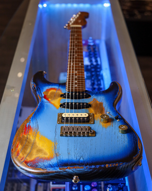 Paoletti Stratospheric Loft - Blue Burst Over Burst