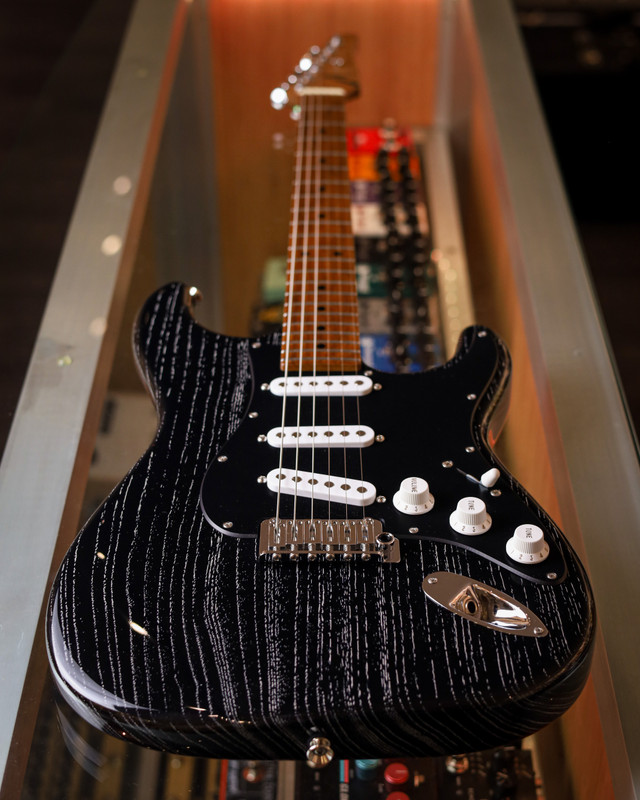 Tom Anderson Icon Classic - Black w/ White Dog Hair