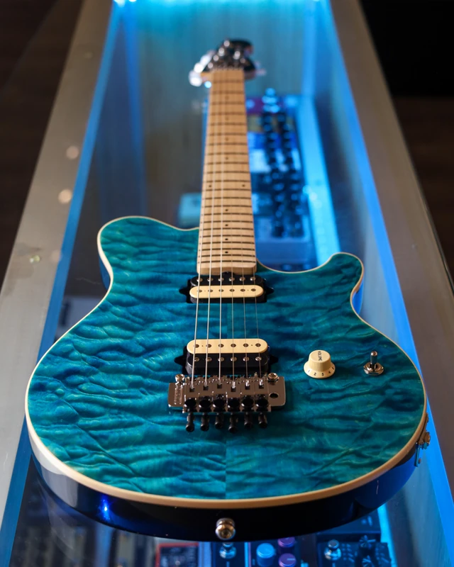 Ernie Ball Axis 30th Anniversary - Translucent Blue Quilt