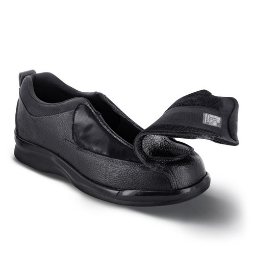 Men's Classic Moc Shoe with Full Vamp Opening by Apex-Black Men's Classic Moc Shoe with Full Vamp Opening by Apex-Black