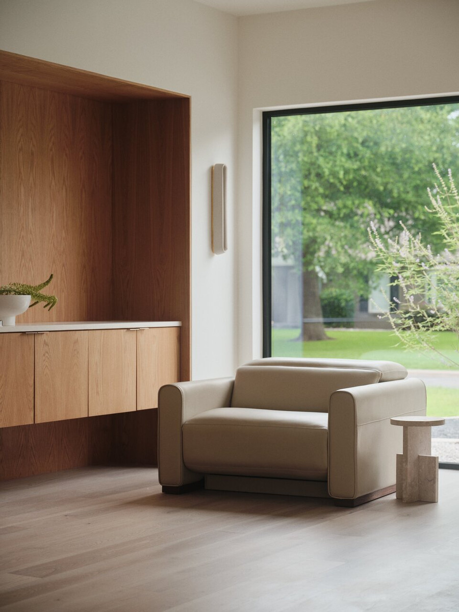 lumen chair lifestyle 