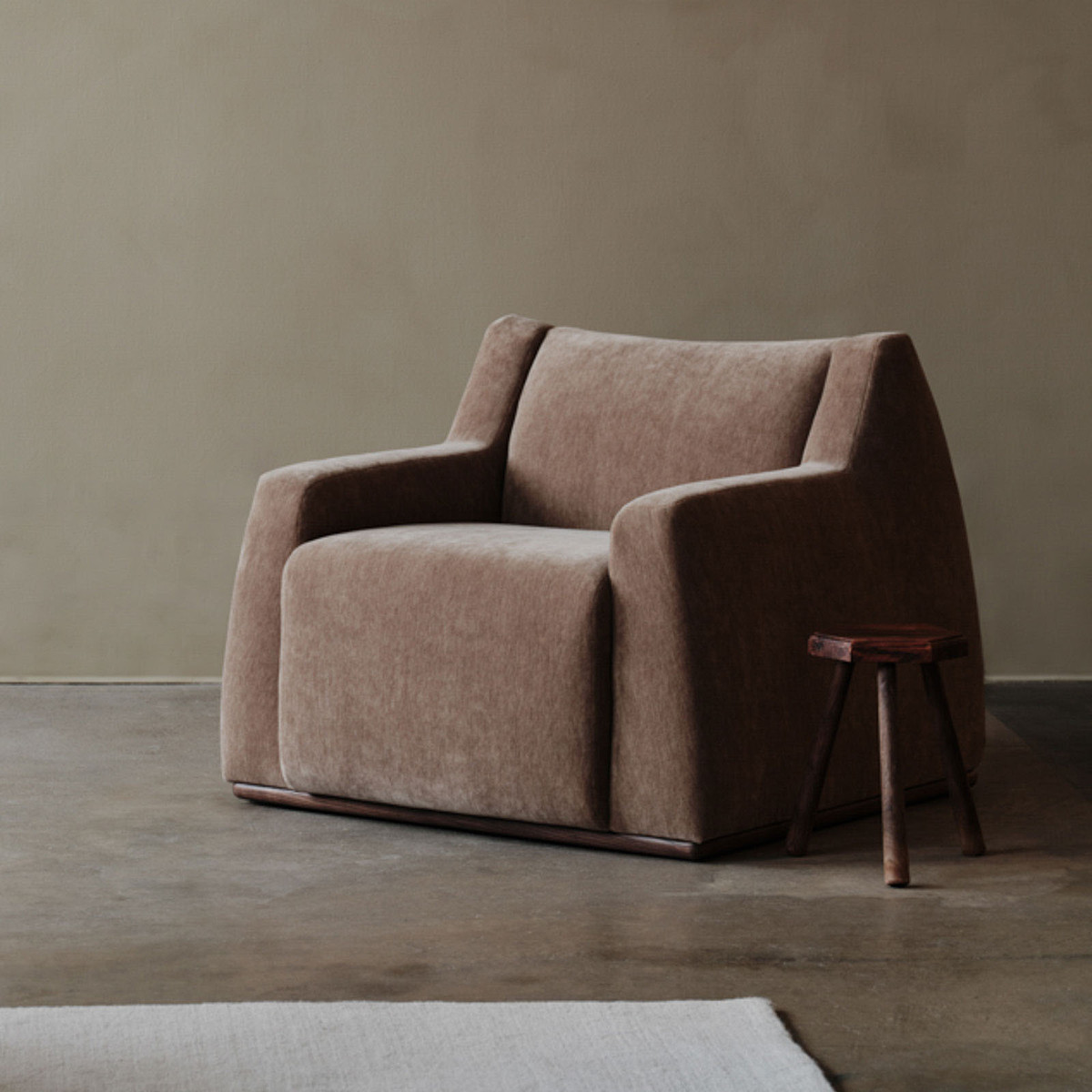 Pira Chair | Custom Stationary Furniture | American Leather