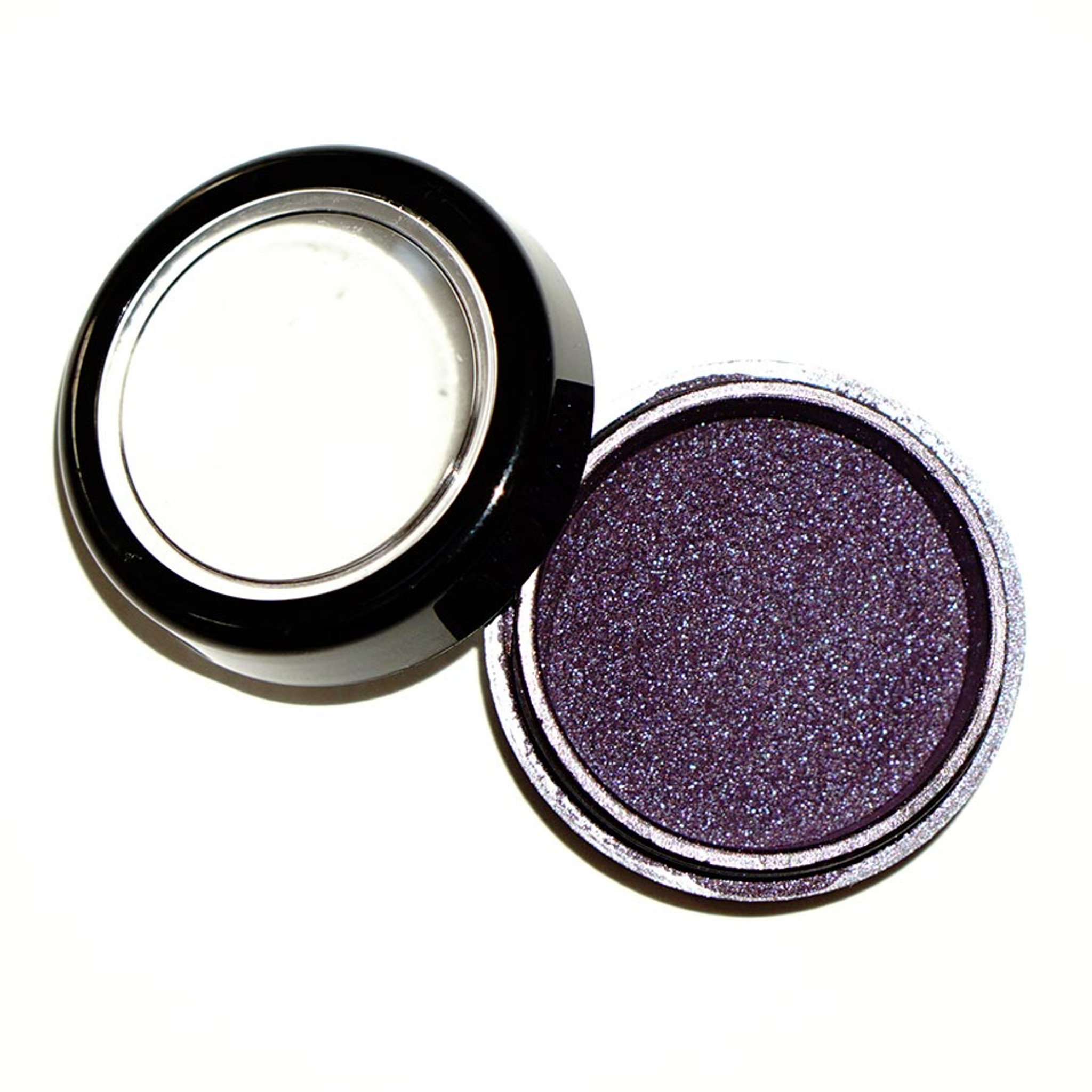 loose metallic eyeshadow