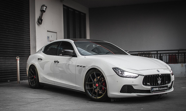 Maserati Ghibli lowered on Vorsteiner V-FF 101 wheels