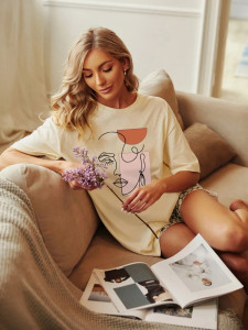 Fifth Avenue DIFT494 Oversized Figure Printed T-Shirt - Cream