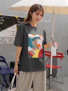 Fifth Avenue DIFT495 Oversized Figure Printed T-Shirt - Charcoal