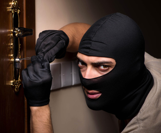 Protection from outside: Door bolts
