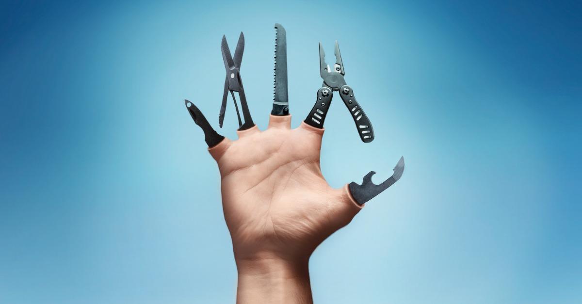 5 Awesome Reasons to Carry a Wallet MultiTool Zero Day Gear