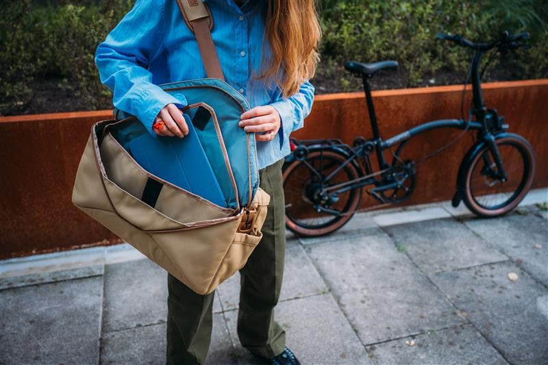 Electric Zip Bag Large - Sand | Brompton USA