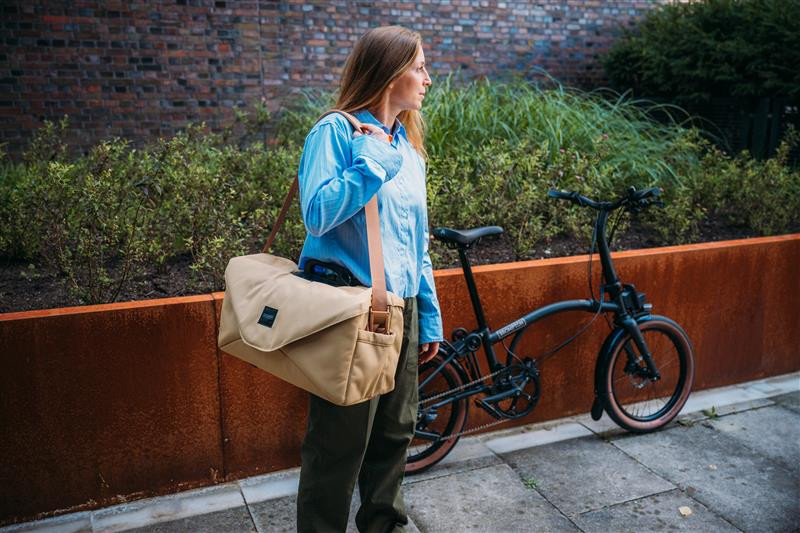 Electric Zip Bag Large - Sand | Brompton USA