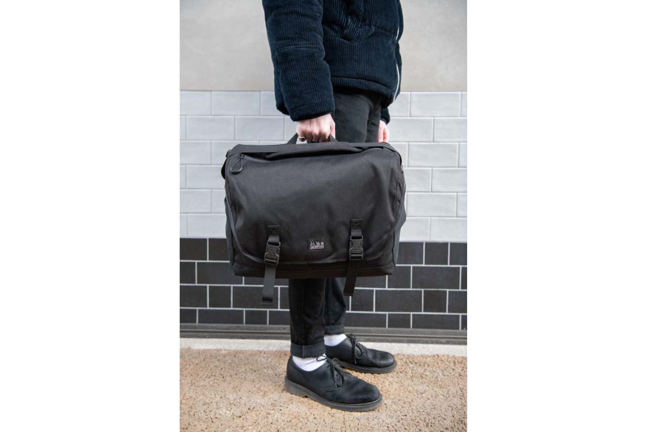 Black Large Metro Shoulder Bag